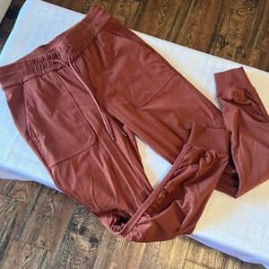 BNWOT Lululemon Dance Studio Jogger, Size 6 in Rust/Cayenne